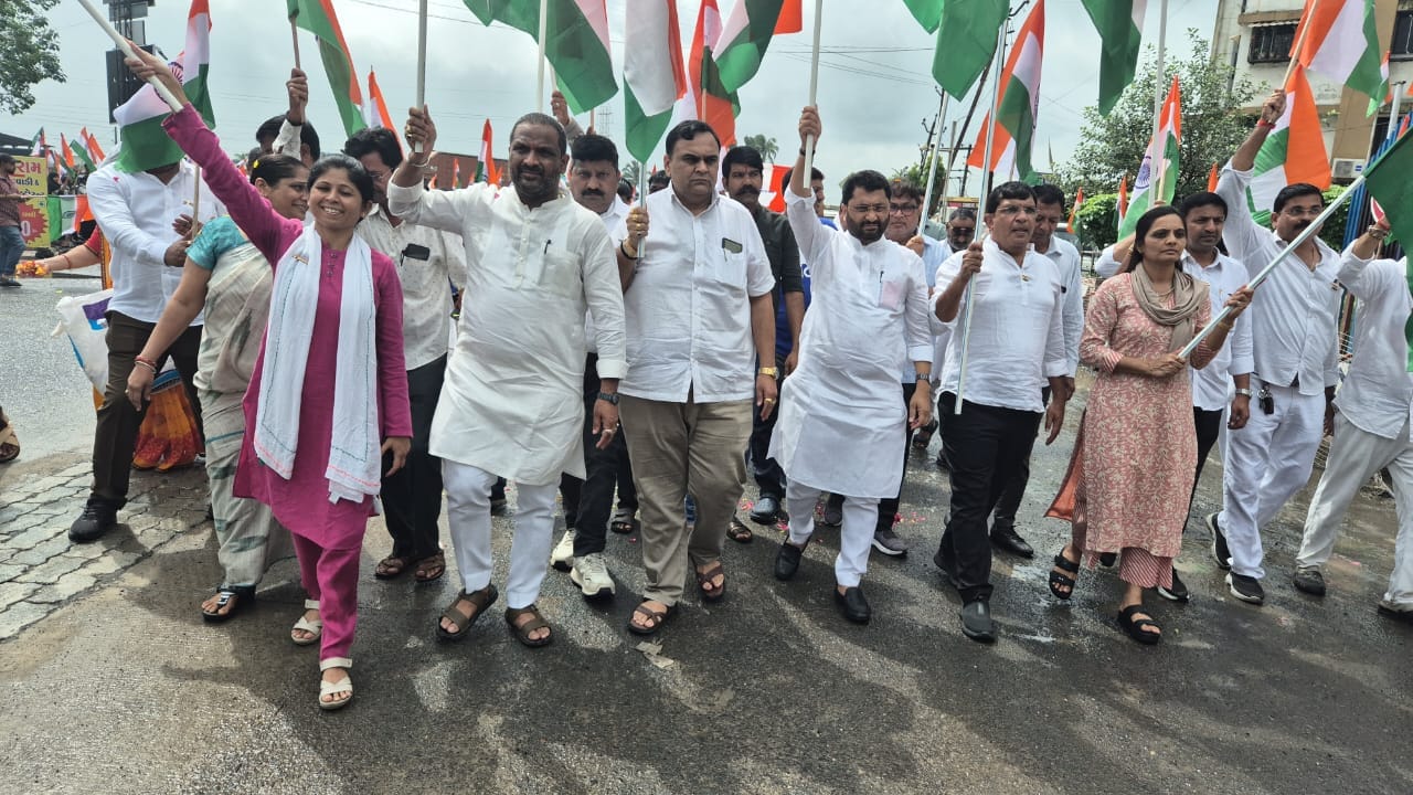 તા.૧૩/૦૮/૨૦૨૪ દરેક ઘરમાં ત્રિરંગો. આજે પલસાણા તાલુકાના ચલથાણ ગામે ભવ્ય તિરંગા યાત્રાનું આયોજન.